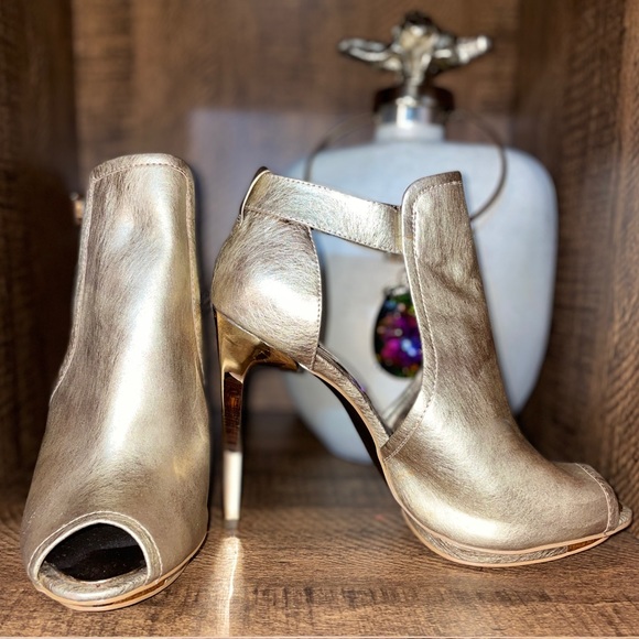 BCBGMaxAzaria “Ma-Laleh” Peeptoe Bootie- sz9 - Picture 3 of 4